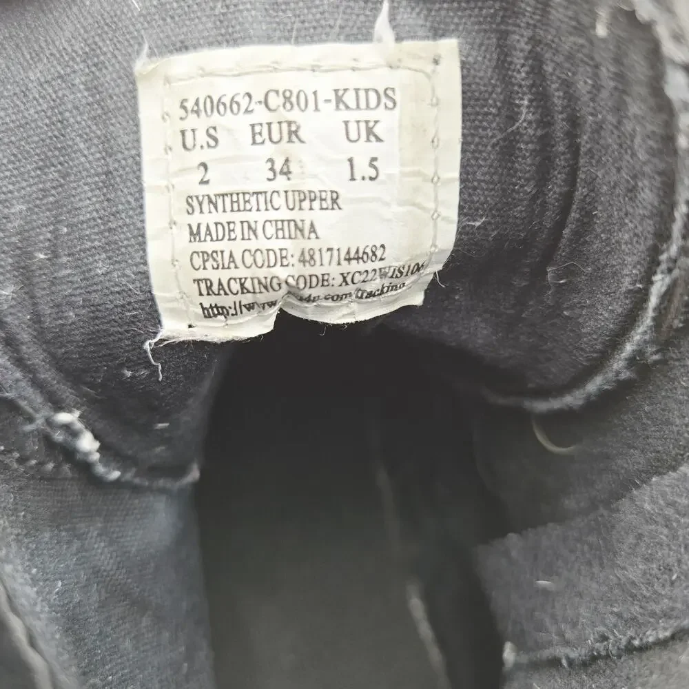 Levis charming pair